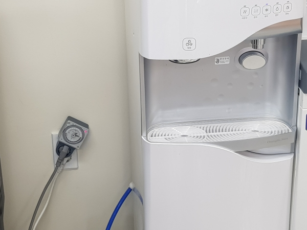 청사 내 정수기에 대기전력 차단 타이머콘센트 설치