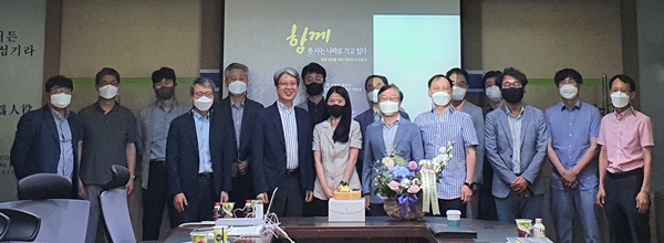 배재대학교 사회과학연구소(소장 임광혁)가 베스트셀러 ‘함께 못사는 나라로 가고 있다’ 공동집필한 내부 구성원 등을 초빙해 북 콘서트를 열고 학령인구 감소 대응방법을 논의했다. 배재대 제공