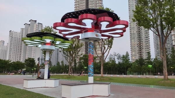 공원 2곳 스마트 솔라트리 설치  완료 모습