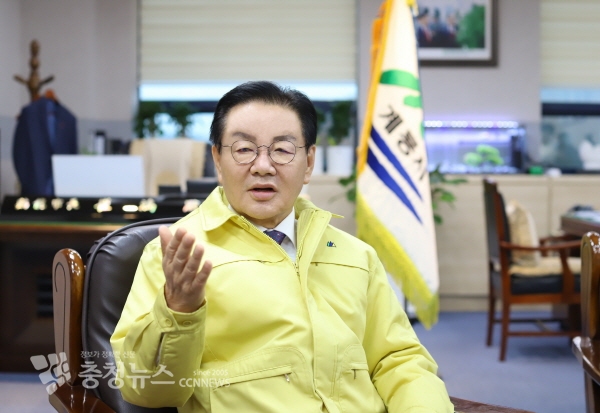 최홍묵 계룡시장 인터뷰 모습