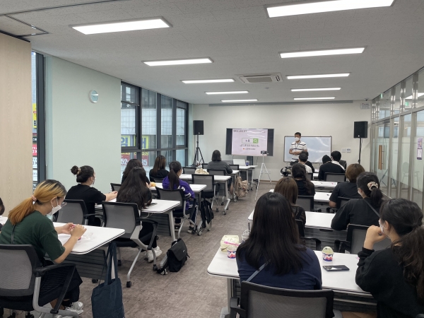 지난 28일 한국고용노동교육원, 신부문화거리상점상인회와 지역 내 학교 밖 청소년을 대상으로 노동인권교육을 진행했다.