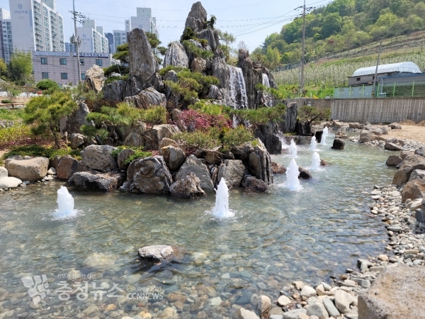 주교도시 숲 인공폭포 가동 모습