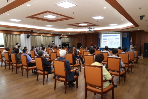 지난 28일 구청 대회의실에서 구청장 등 간부공무원을 대상으로 “GIS데이터 분석시스템 활용교육” 실시