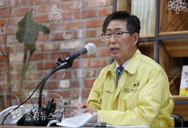 양승조 충남도지사가 30일 윤석열 전 검찰총장을 "태극기 부대 수준의 위험한 사람"이라고 평가했다.