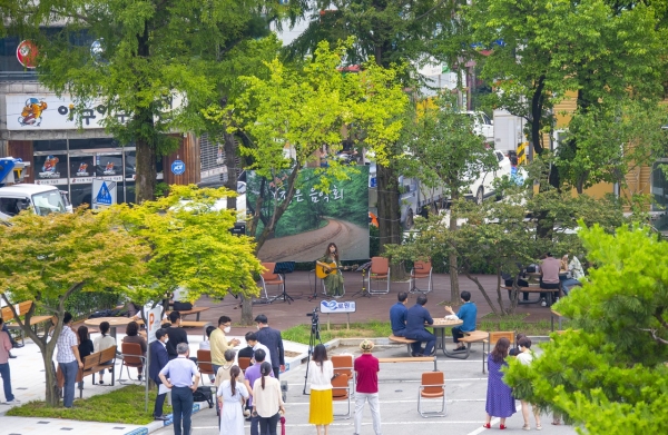 '모퉁이 작은 음악회’ 개최 모습