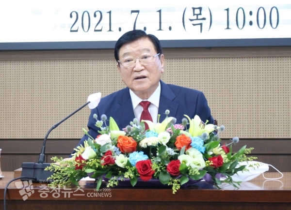 김석환 홍성군수가 1일  군청 회의실에서 민선7기 출범 3주년 기자간담회서 