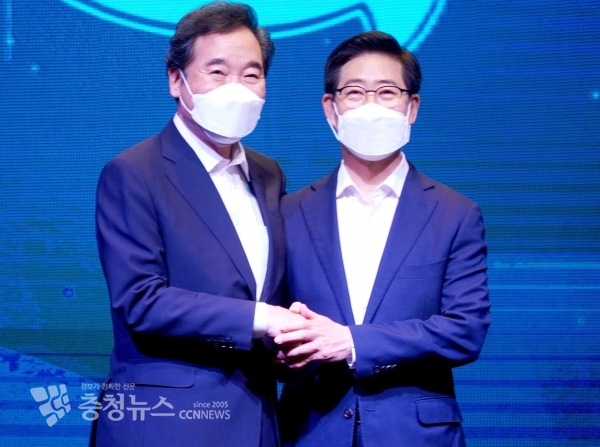 1일 민주당 대선 경선 프레스데이 행사에서 이낙연 전 총리와 양승조 충남도지사