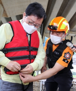 2일 흑석동 상보안 유원지에서 물놀이 안전관리 유관기관과 함께 ‘물놀이 안전사고 예방 결의대회’를 전개했다.