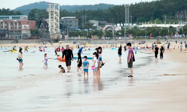 지난 3일 열린 만리포 해수욕장 개장식 모습.