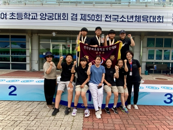 서부초관계자 단체사진 모습