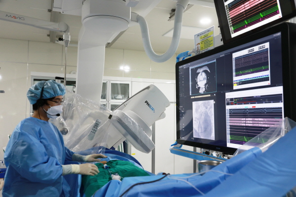 냉각풍선절제술(김민수 교수 시술 장면)