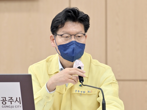 지난 5일 시청 대백제실에서 열린 주간업무보고회에서 김정섭 시장 모두발언 모습