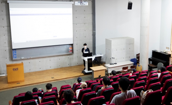 8일 재학생으로 구성된 전공안내단 ‘슬아배재’를 운영한다. 슬아배재는 학과별 전공안내부터 1일 학과 체험 등 각종 홍보활동을 진행한다.