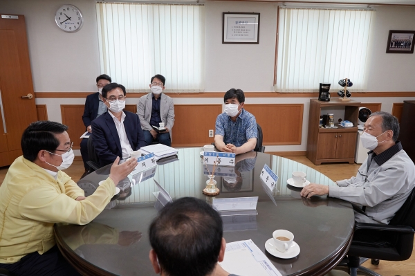 오세현 아산시장, 관내 자동차 부품기업 ㈜케이디 현장 방문 모습