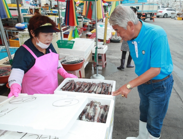 9일 신진도 위판장 모습.