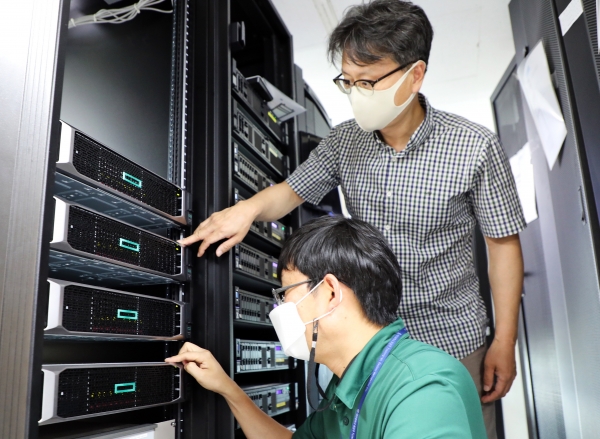 유성구는 대전 지자체 최초 서버 가상화 기술을 도입해 통합서버를 구축했다.