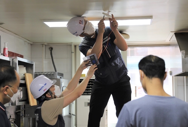 한전원자력연료가 13일 장애인 복지시설에서 안전점검 재능기부를 펼쳤다.