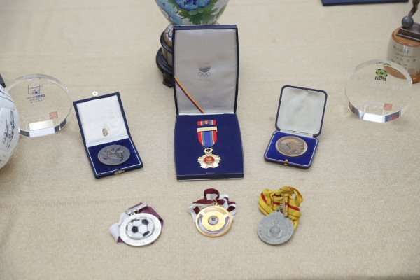 축구역사박물관 유물 기증 모습