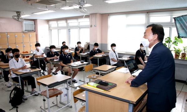 설동호 교육감 학교현장 방문 모습