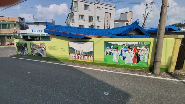 부용이‧사득이의 사랑마을 벽화와 조형물 정비 모습