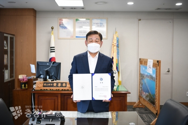 황선봉 예산군수 제3회 한국문화가치대상 수상 기념촬영
