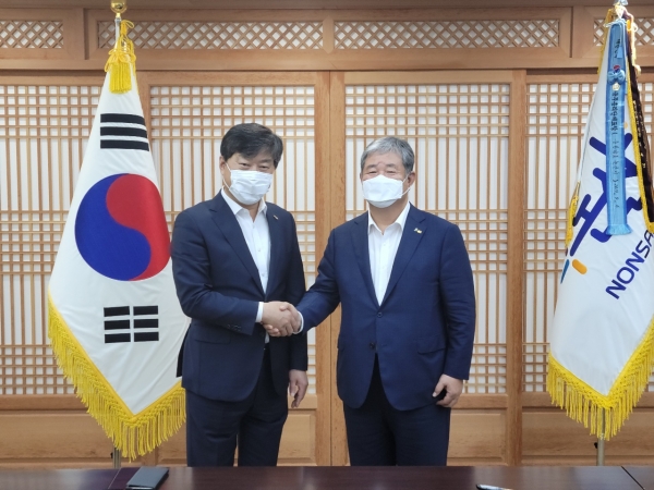 지난 13일, 논산시 황명선 시장을 찾아 지회 설립 취지 설명