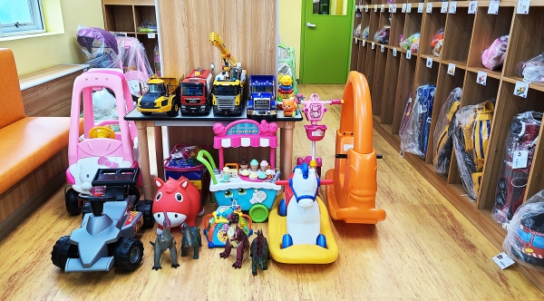 장난감도서관 내 장난감이 비치된 모습