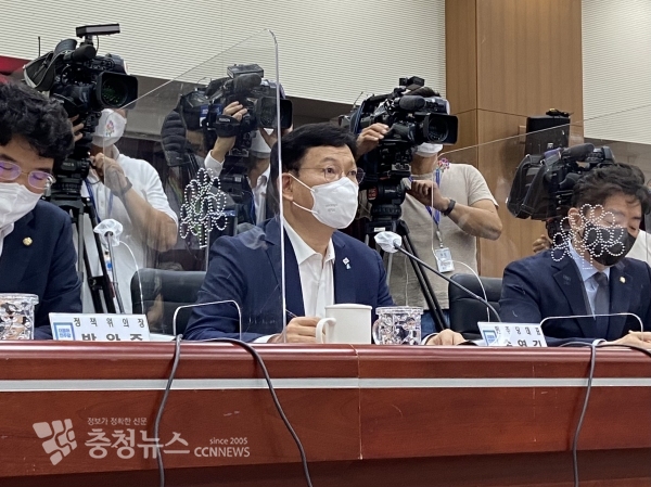 송영길 대표가 15일 "충남의 미래 100년 마련을 위해 민주당이 든든한 지원을 해드리겠다"고 약속했다.