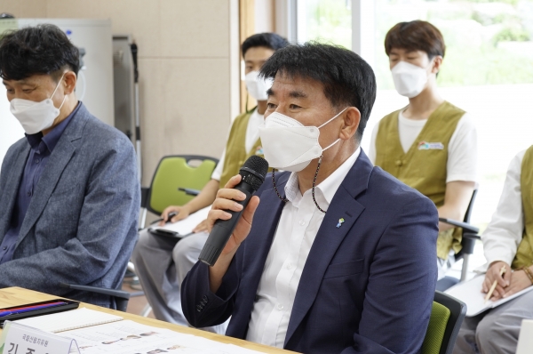 김종연 국립산림치유원장이 19일 경북 예천군 산림치유원 산림치유문화센터에서 열린 산림치유사업 자문위원회에서 인사말씀을 하고 있다