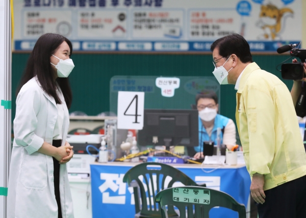 장종태구청장,  서구예방접종센터 점검 및 격려사진