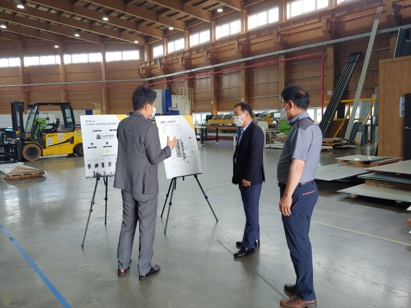 신평면장 기업체 방문 모습