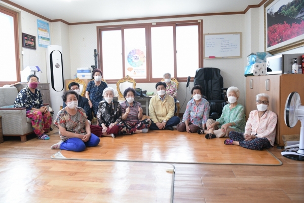 무더위 쉼터를 방문한 이춘희 세종시장