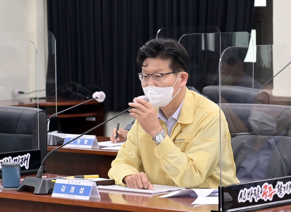 지난 19일 시청 집현실에서 대중교통 체계개선을 위한 신바람 정책톡톡 토론회 개최