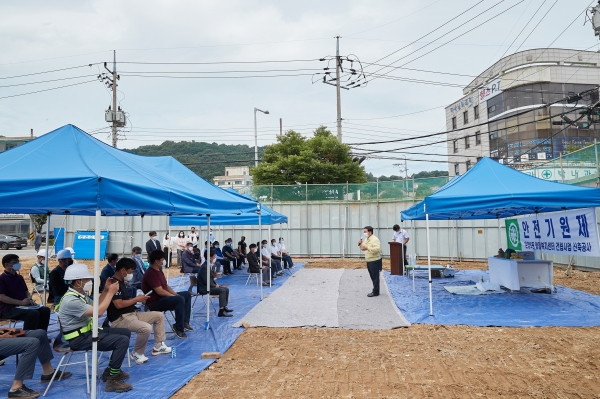 온양5동 행정복지센터 건립공사 안전기원제 진행 장면