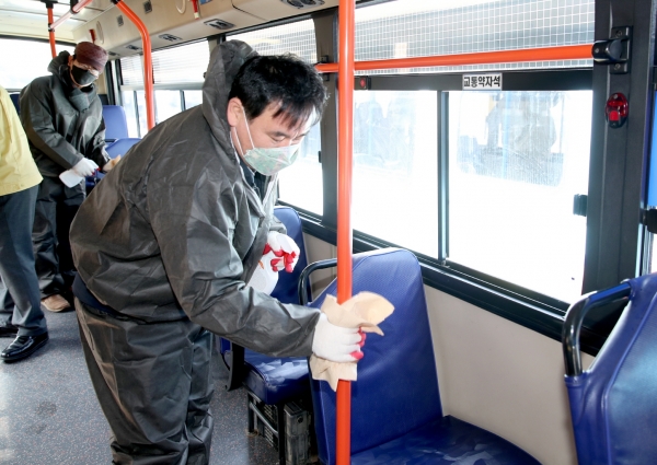 코로나 방역 총력 (시내버스 방역 모습)