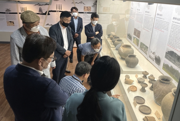 청양군 백제문화체험박물관 전시공간 확충 추진-자문위원회 현장 점검