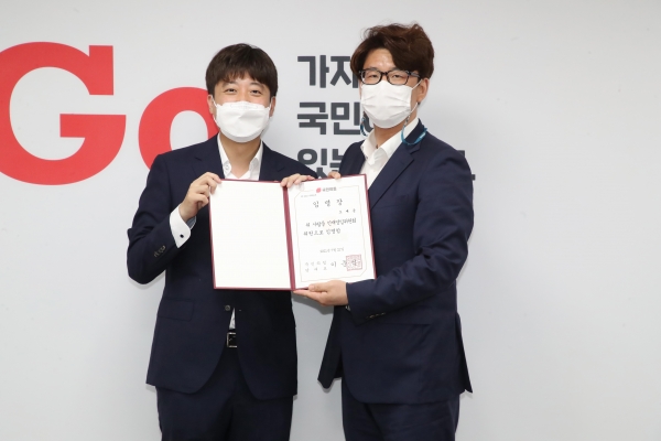 (왼쪽부터) 국민의힘 이준석 당대표, 오재웅 대전시당 청년위원장.