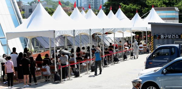 선별진료소 그늘막 설치 모습