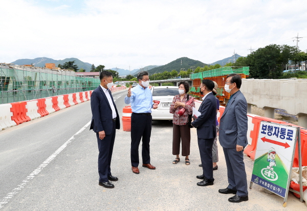 정용래 유성구청장이 지난 6월 11일부터 22일까지 11개 동 64곳의 현안사업지, 민원현장, 마을공간, 경로당, 주요시설 등 현장 방문을 실시했다