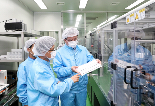 정용래 유성구청장이 지난 6월 11일부터 22일까지 11개 동 64곳의 현안사업지, 민원현장, 마을공간, 경로당, 주요시설 등 현장 방문을 실시했다