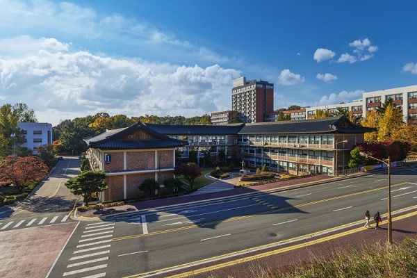 한남대 인돈기념관 (대학본부)