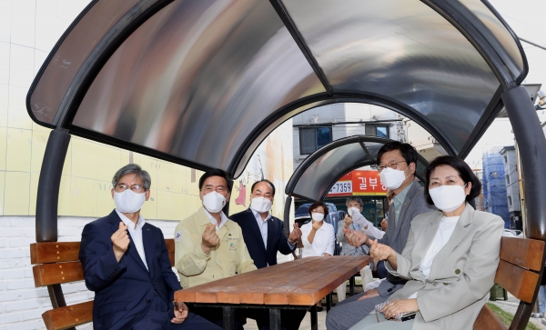 쉼터 착석 모습