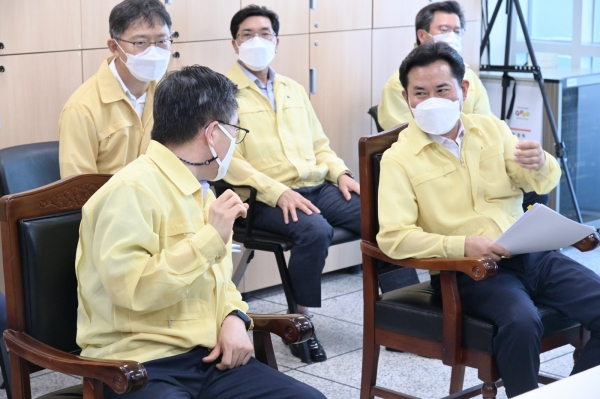 상수도 현대화사업 현황보고 장면