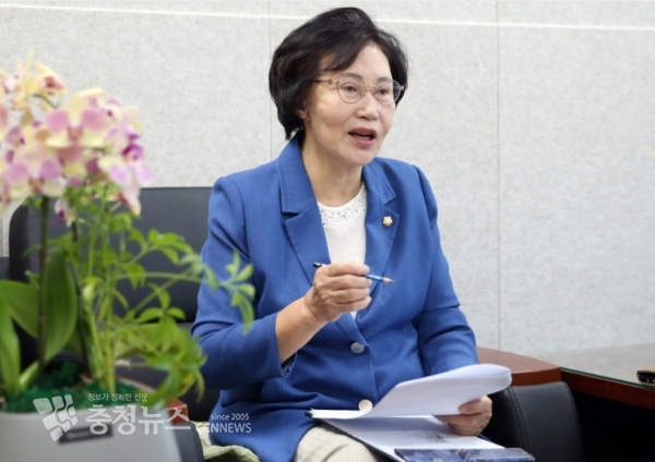 인터뷰 하는 전재숙 당진시의회 의회운영위원장 / 충청뉴스 최형순 기자