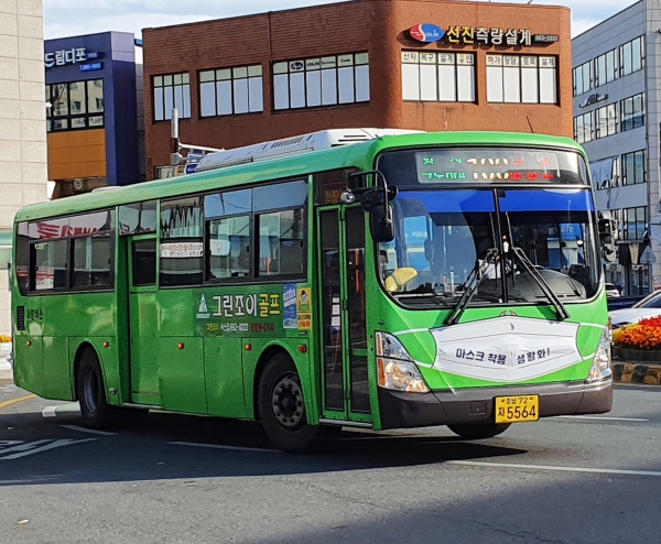 1호 광장을 도는 시내버스