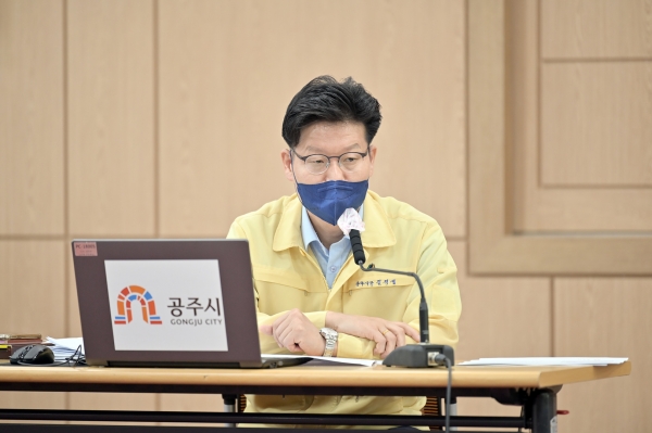 26일 시청 대백제실에서 열린 주간업무보고회의 진행 모습