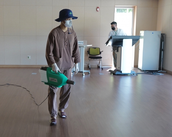 산림치유원 방역클린데이 진행 모습