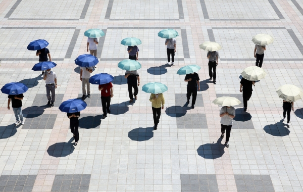 폭염극복 양산쓰기 캠페인 사진