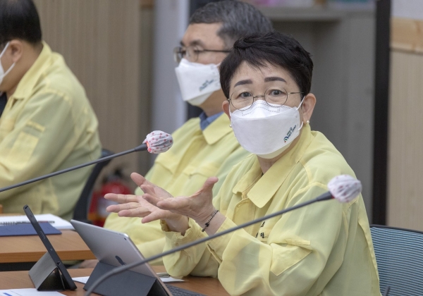 사회적거리두기 4단계 격상에 따른 긴급회의 개최 모습