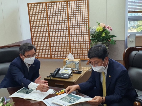 노박래 서천군수, 정부예산 확보 위해 안도걸 기재부 제2차관 면담(안도걸 제2차관 면담 장면)